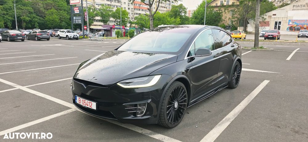 Tesla Model X - 4