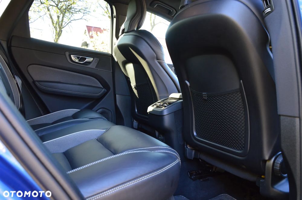 Volvo XC 60 B4 D AWD Ultimate Dark - 14
