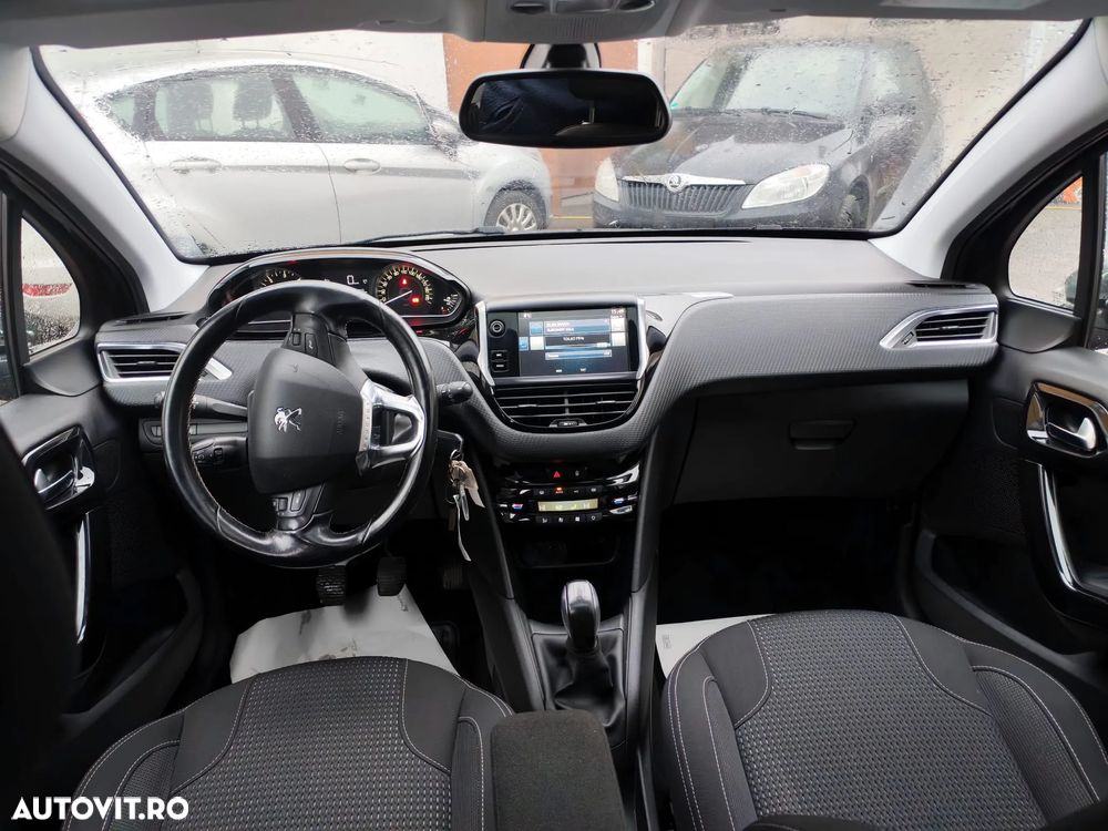 Peugeot 208 1.6 e-HDi FAP STT Allure - 7