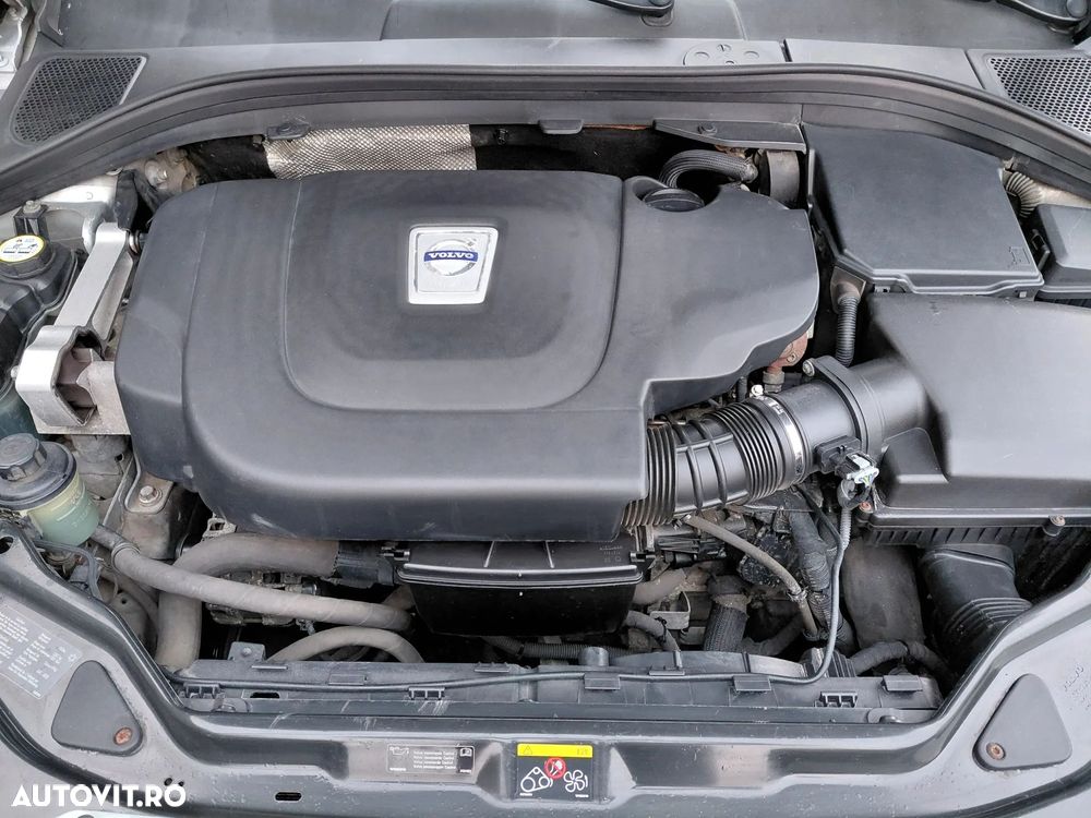 Volvo XC 60 D5 AWD Momentum - 22