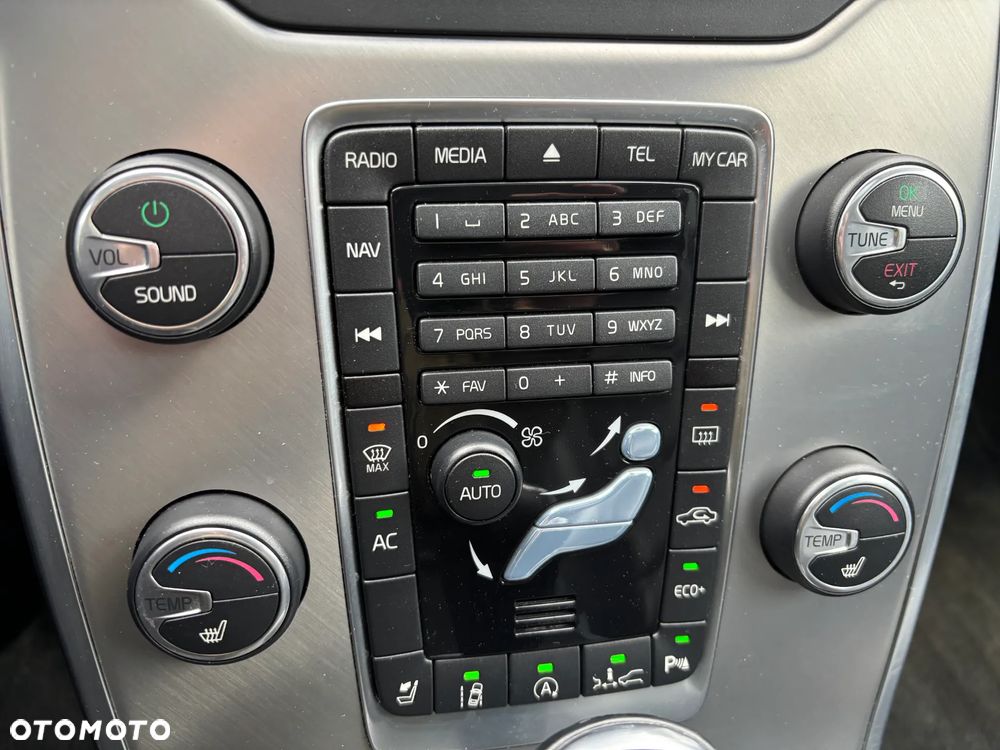 Volvo V70 D4 Geartronic Momentum - 36