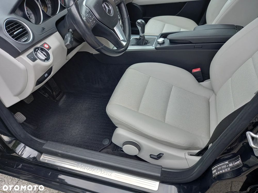 Mercedes-Benz Klasa C 200 CGI BlueEFFICIENCY Avantgarde - 26