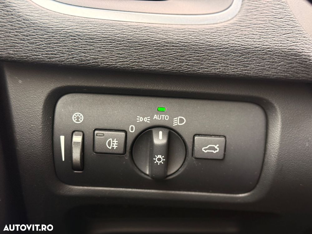 Volvo V40 Cross Country D3 Momentum - 19