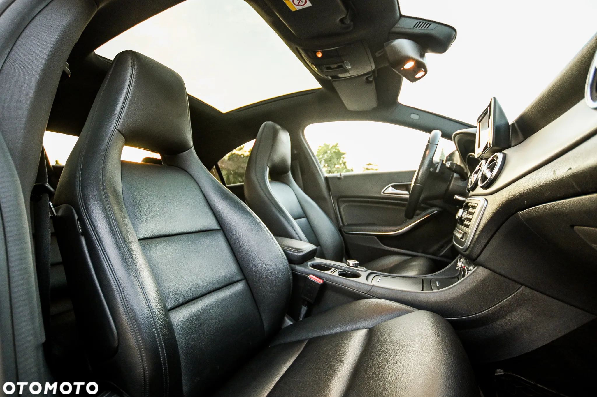 Mercedes-Benz CLA 180 7G-DCT - 21