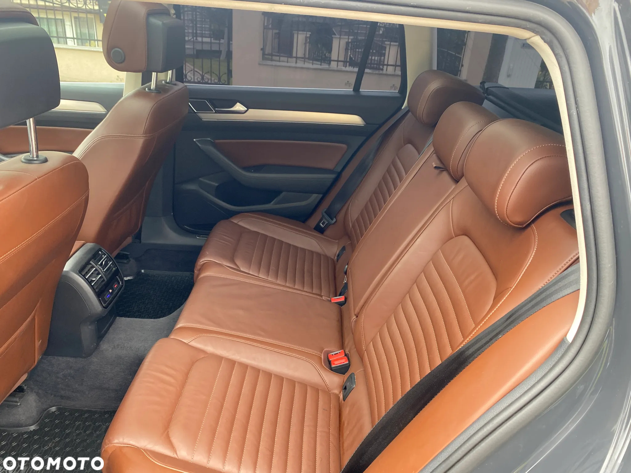 Volkswagen Passat 2.0 TDI 4Mot Elegance DSG - 8