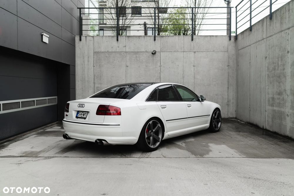 Audi S8 - 9
