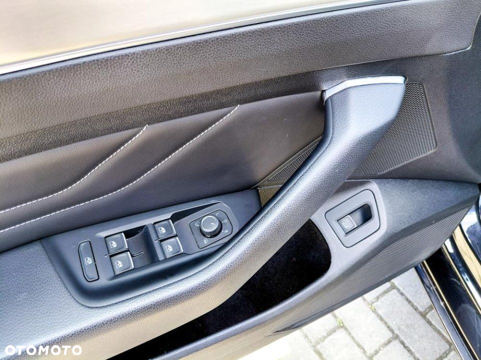 Volkswagen Passat - 13