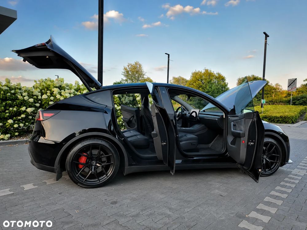 Tesla Model Y Performance AWD - 11