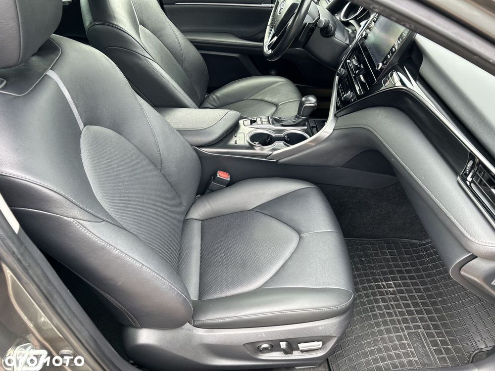 Toyota Camry 2.5 Hybrid Executive CVT - 17