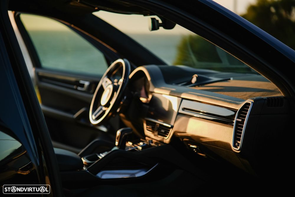 Porsche Cayenne Turbo - 22