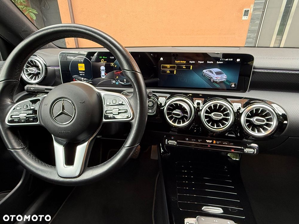 Mercedes-Benz CLA - 12