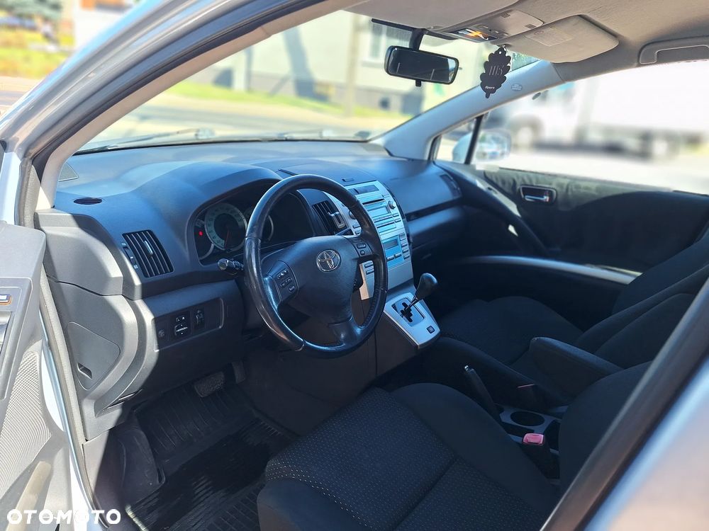 Toyota Corolla Verso - 16
