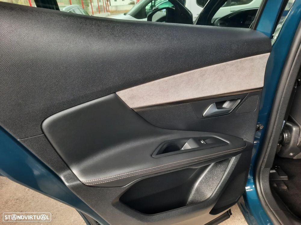 Peugeot 3008 1.6 Hybrid GT Pack e-EAT8 - 32