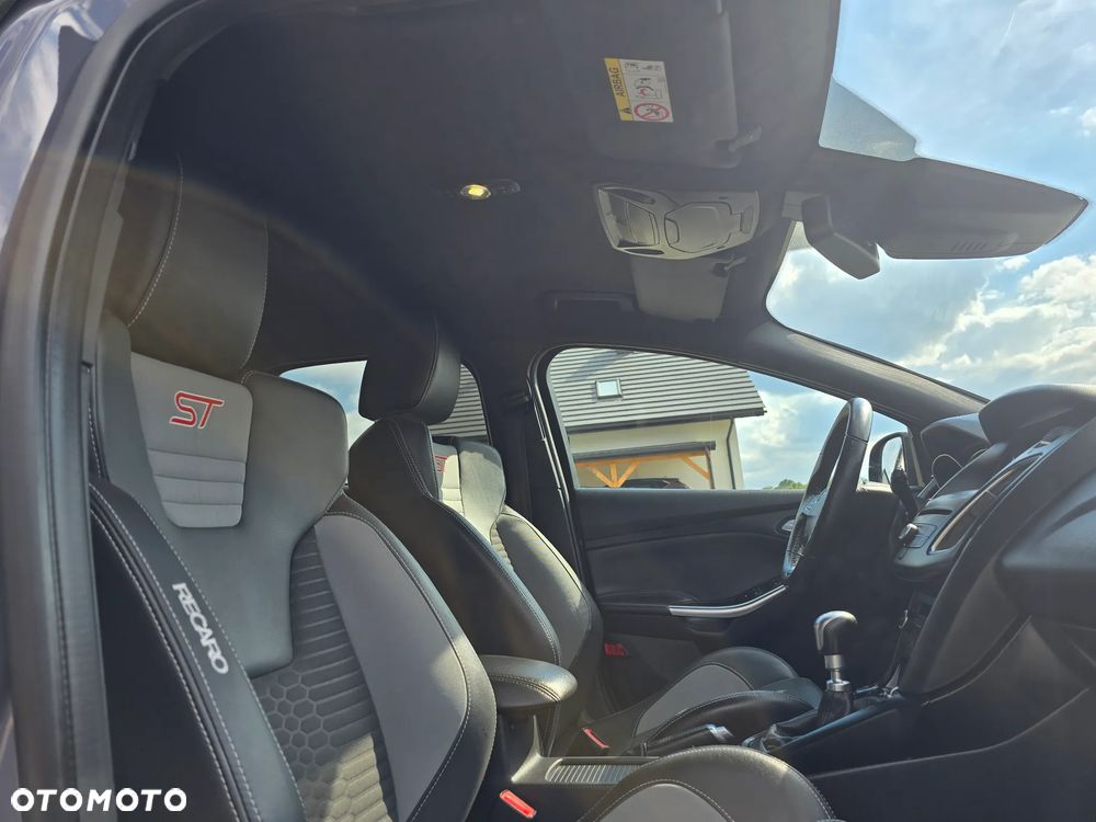 Ford Focus Turnier 2.0 EcoBoost ST mit Leder-Sport-Paket - 7