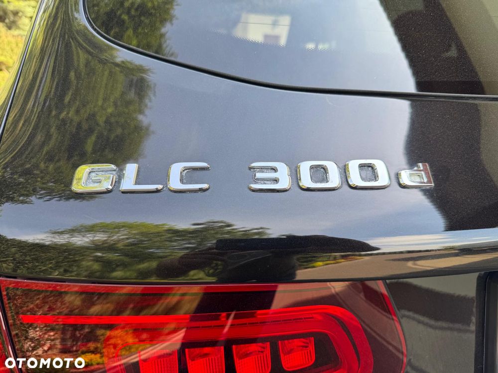 Mercedes-Benz GLC 300 d 4Matic 9G-TRONIC AMG Line - 20