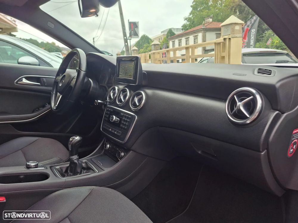Mercedes-Benz A 180 - 25