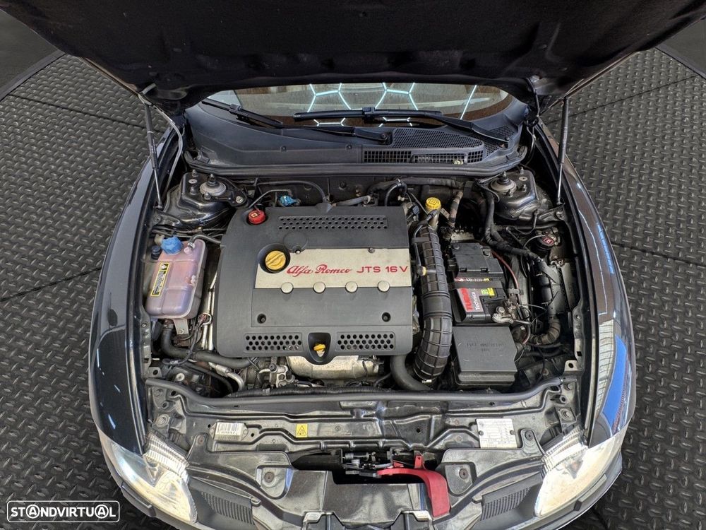 Alfa Romeo GT 2.0 JTS Selespeed - 16