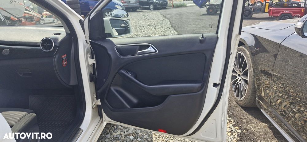 Mercedes-Benz B 220 - 7