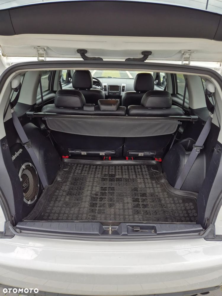Mitsubishi Outlander - 14