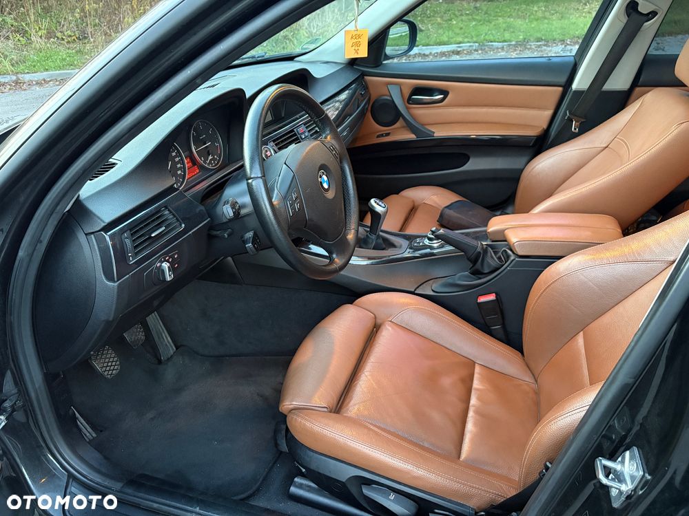 BMW Seria 3 318d Touring Luxury Line - 8