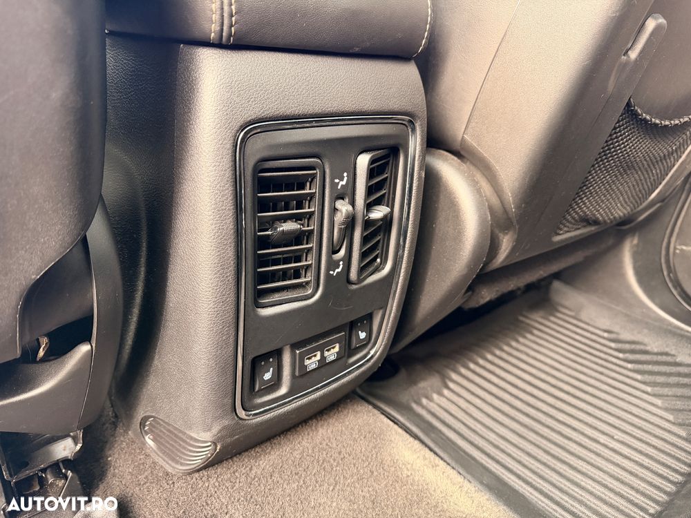 Jeep Grand Cherokee - 11