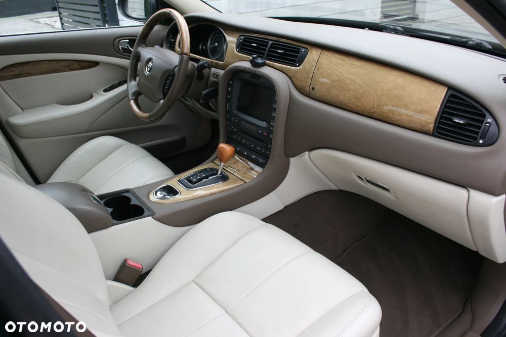 Jaguar S-Type 3.0 V6 Executive - 17