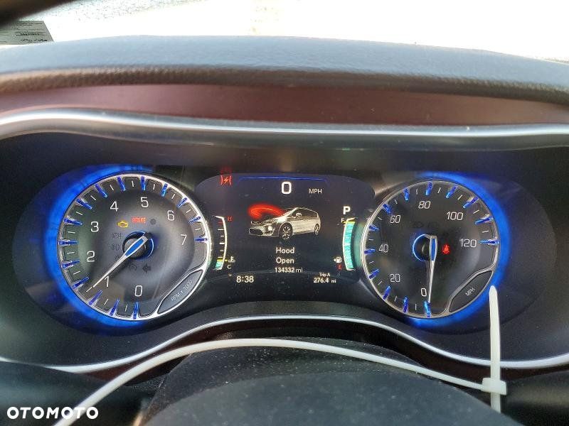 Chrysler Pacifica - 16