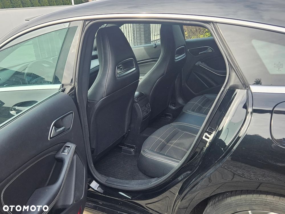 Mercedes-Benz CLA - 12