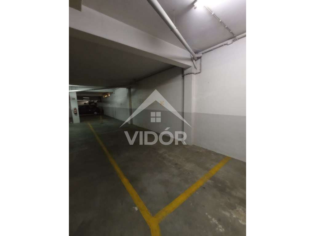 Garagem na Rua Bernardim Ribeiro - Circunvalação - Grande imagem: 3/4