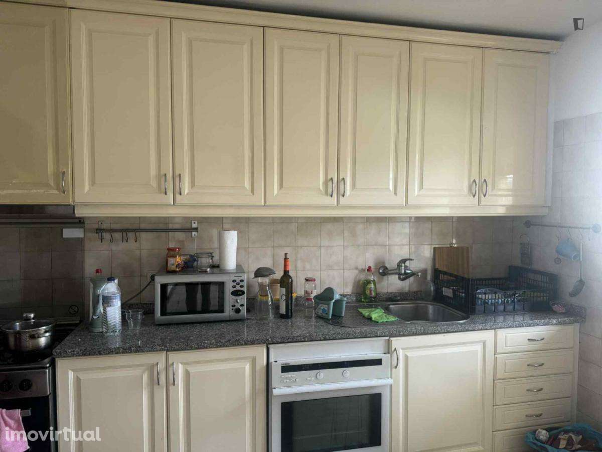 Quarto - localizado em Matosinhos Porto - Grande imagem: 2/4