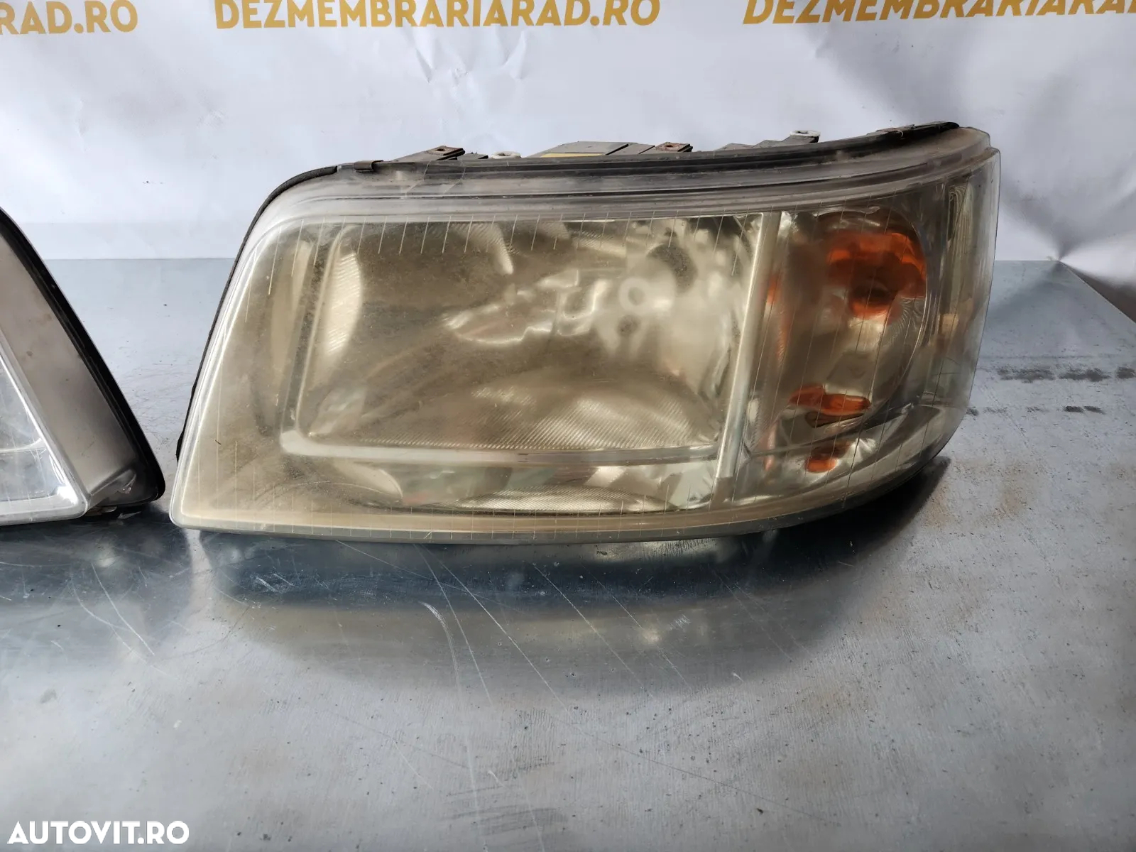 Faruri Far Stanga Dreapta Vw Transporter T5 Volan Stanga Europa Stanga Usor Matuit - Dezmembrari Ar - 9