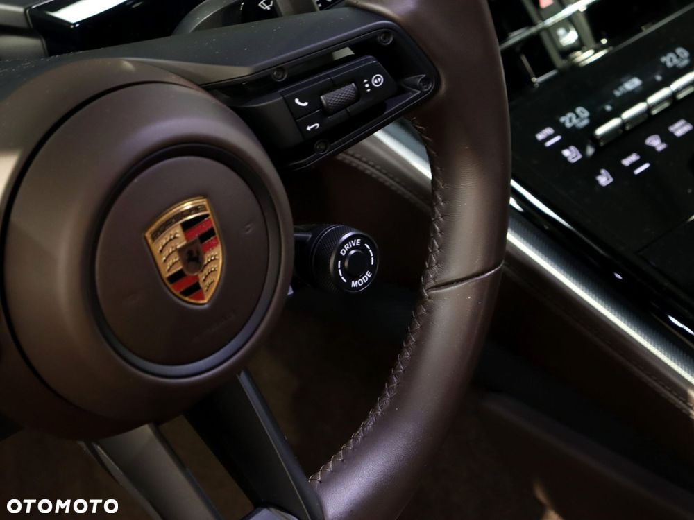 Porsche Panamera 4 E-Hybrid PHEV - 22