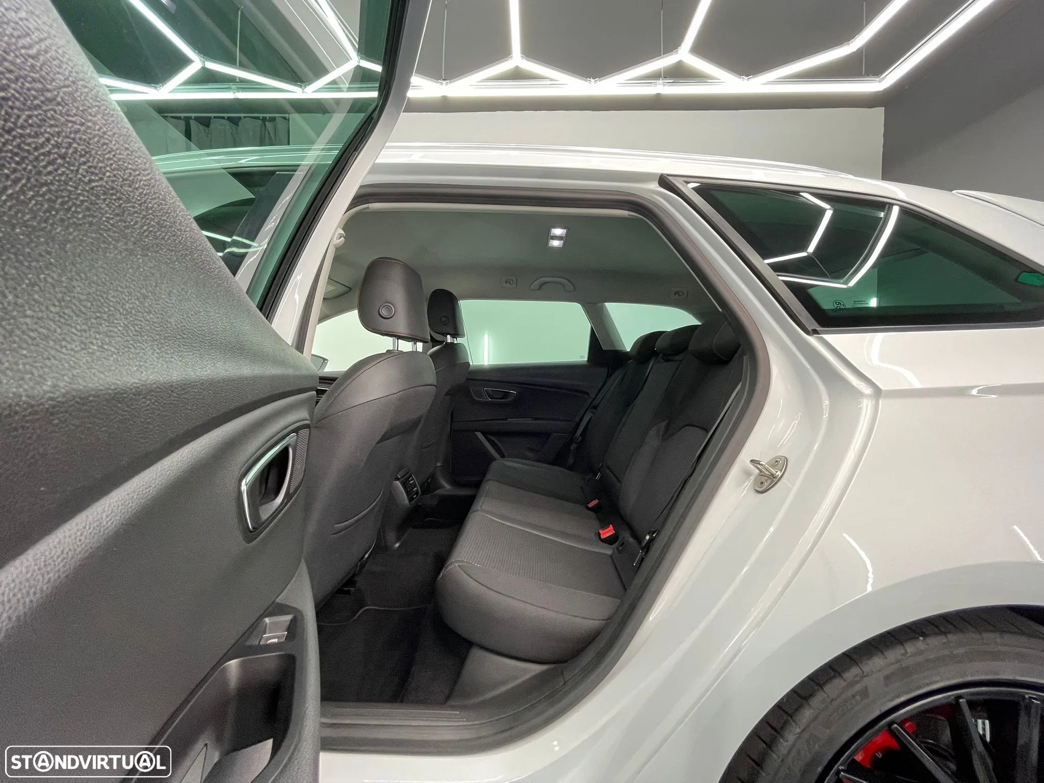 SEAT Leon ST 2.0 TDI S&S FR - 9