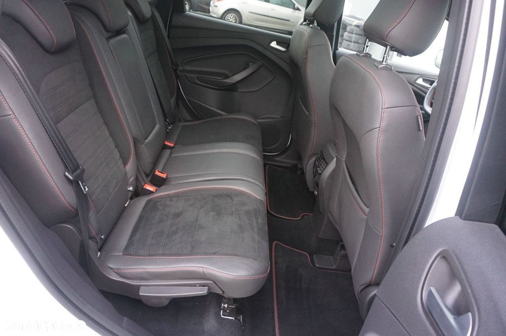 Ford Kuga 1.5 EcoBoost 2x4 ST-Line - 28
