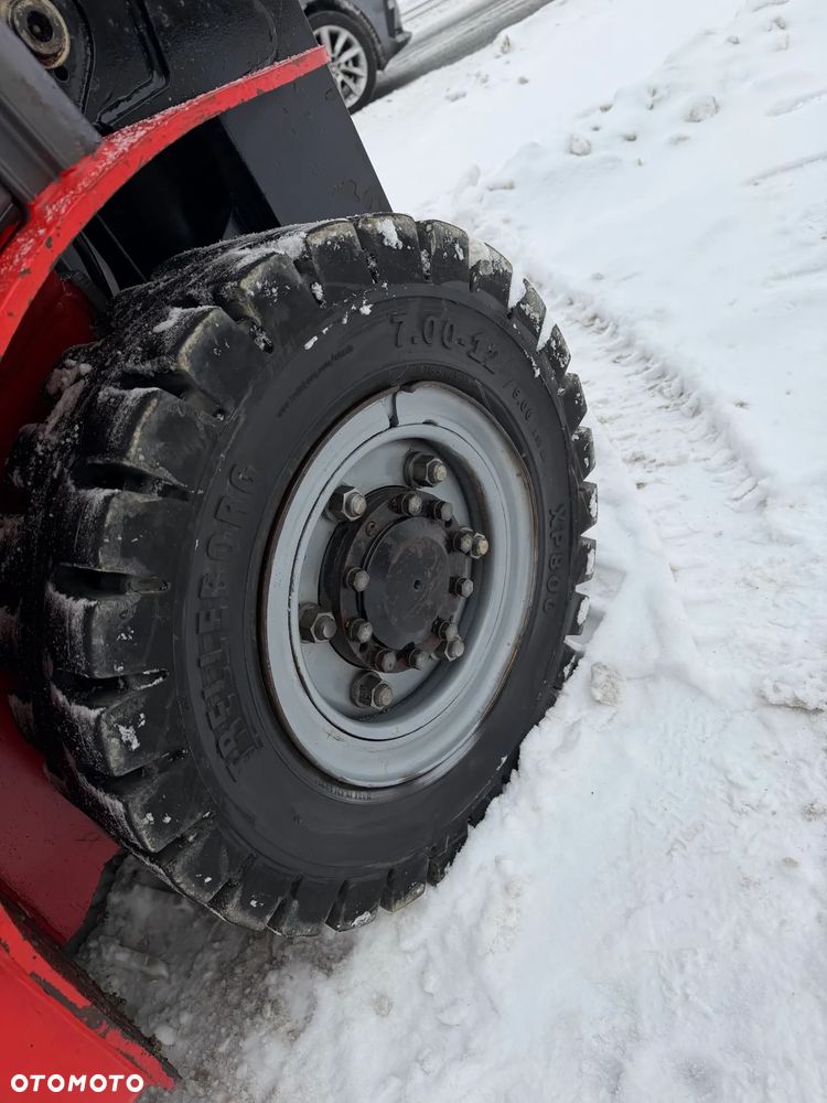 Manitou MI25D Wózek Widłowy 2,5 tony. Posuw Hydrauliczny. Maszt triplex. Wolny skok! Wysokość Podnoszenia 5 metrów. Jak nowy z Salonu. Pochodzi z Norweskiego Gospodarstwa! Aktualne przeglądy DEKRA i serwisy! Opony jak Nowe. Silnik Yanmar. Małe gabarety bardzo zwrotna maszyna! Zero luzów wycieków i zniszczeń. OKAZJA. Pełny ORYGINAŁ! Rok Prod. 2014. Niski przebieg 3300mtg - 39