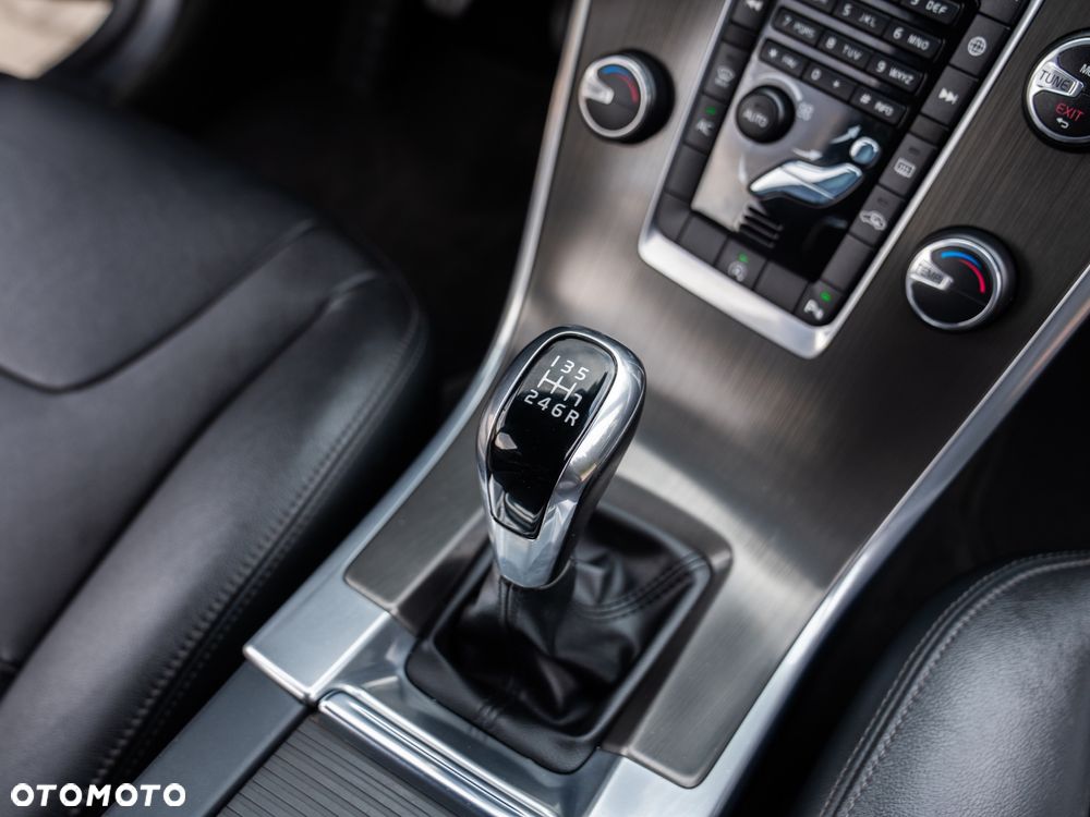 Volvo XC 60 D4 Momentum - 32