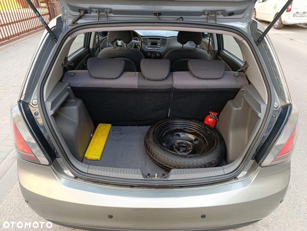 Kia Rio 1.4 Family - 11