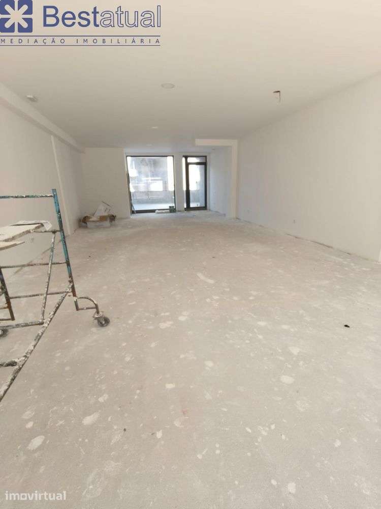 Loja C/100 m2 + 200 m2 de Logradouro - Grande imagem: 2/11