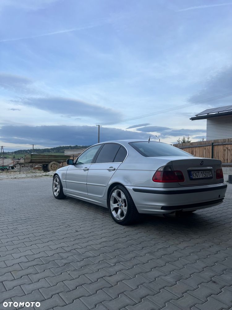 BMW Seria 3 323i - 3