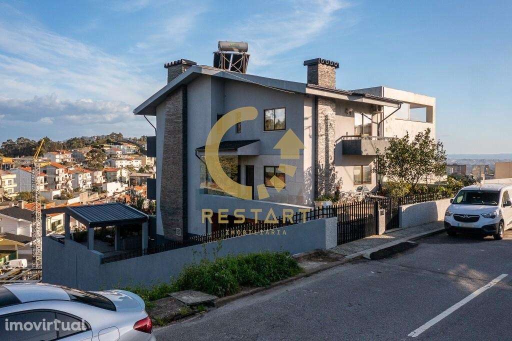 Moradia T4 geminada de 3 frentes em Baguim do Monte, Gondomar - Grande imagem: 2/60