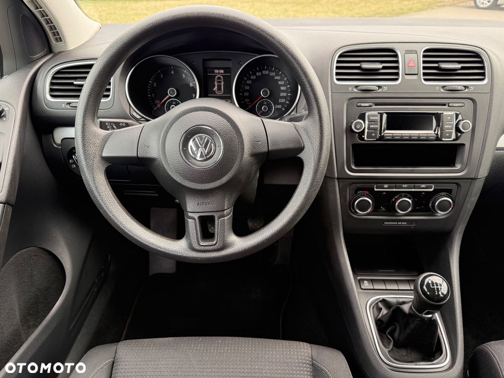 Volkswagen Golf - 32