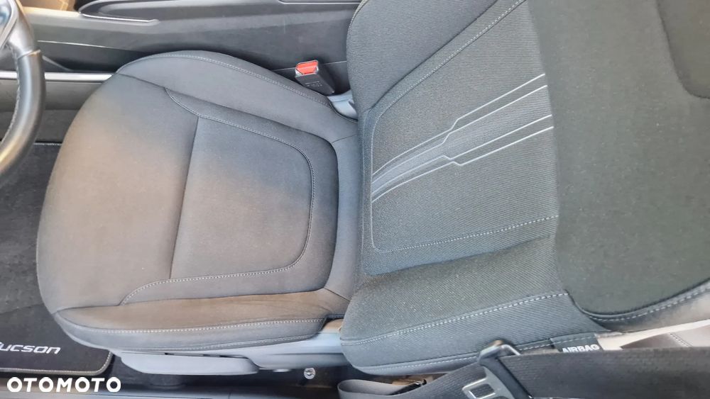 Hyundai Tucson 1.6 T-GDi HEV Executive 2WD - 27