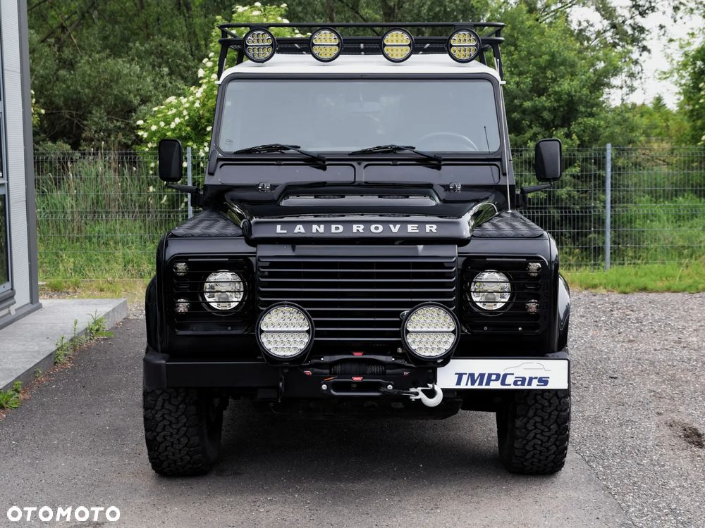 Land Rover Defender - 30