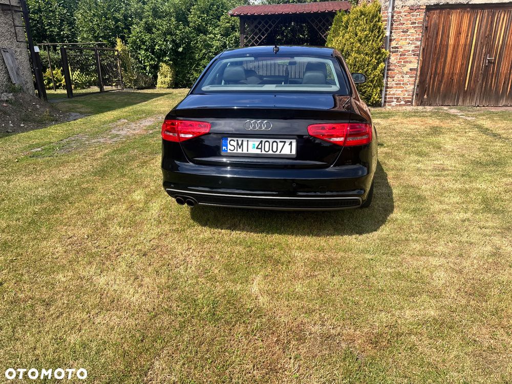 Audi A4 Limousine - 4