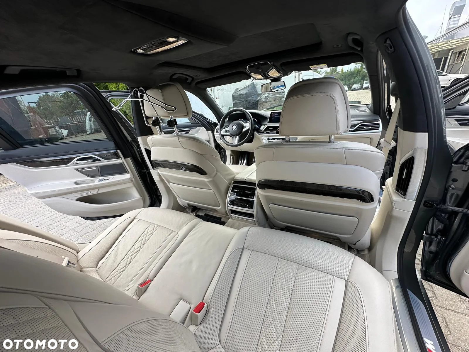 BMW Seria 7 750i xDrive - 8
