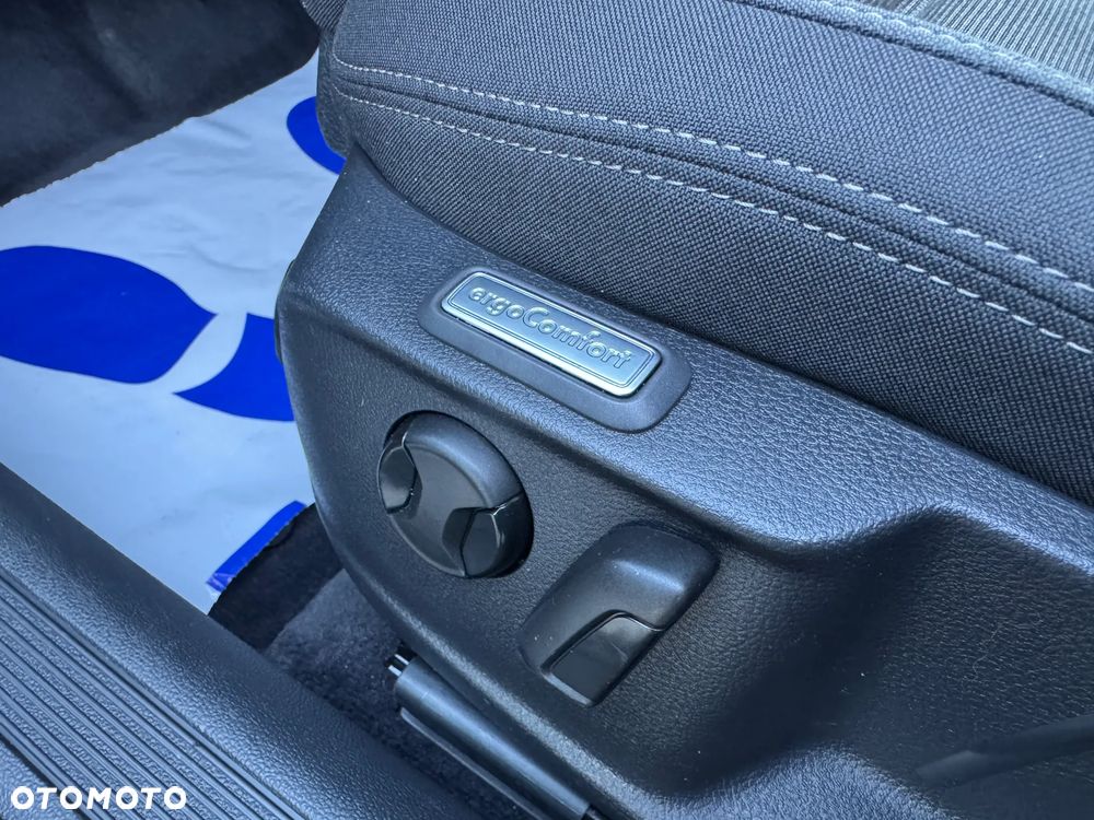 Volkswagen Passat ver-2-0-tdi-scr-dsg-comfortline - 28
