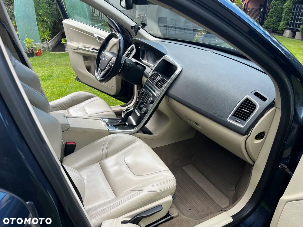 Volvo XC 60 2.4D AWD Summum - 6