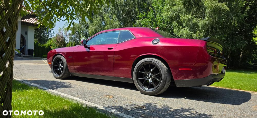 Dodge Challenger - 10