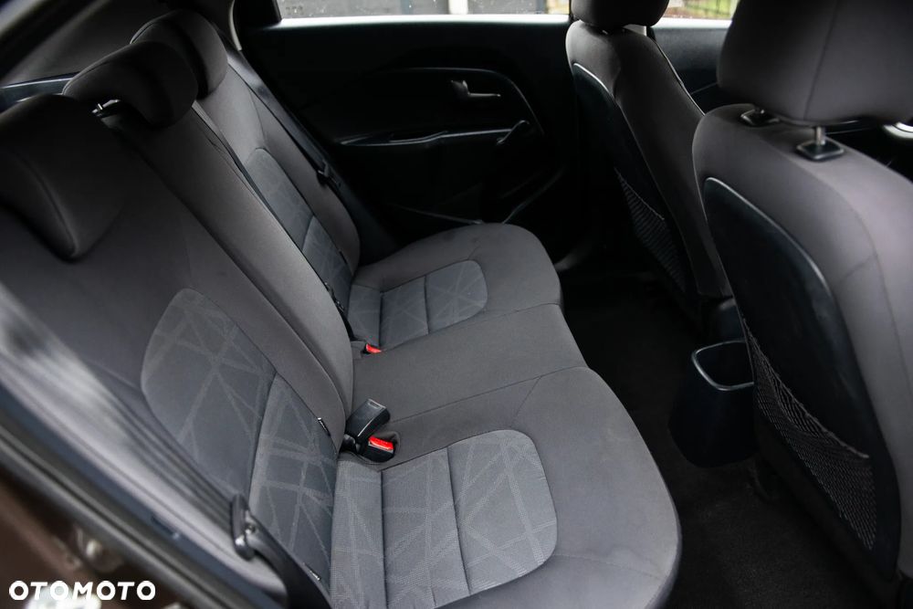 Kia Rio 1.2 Business Line - 24