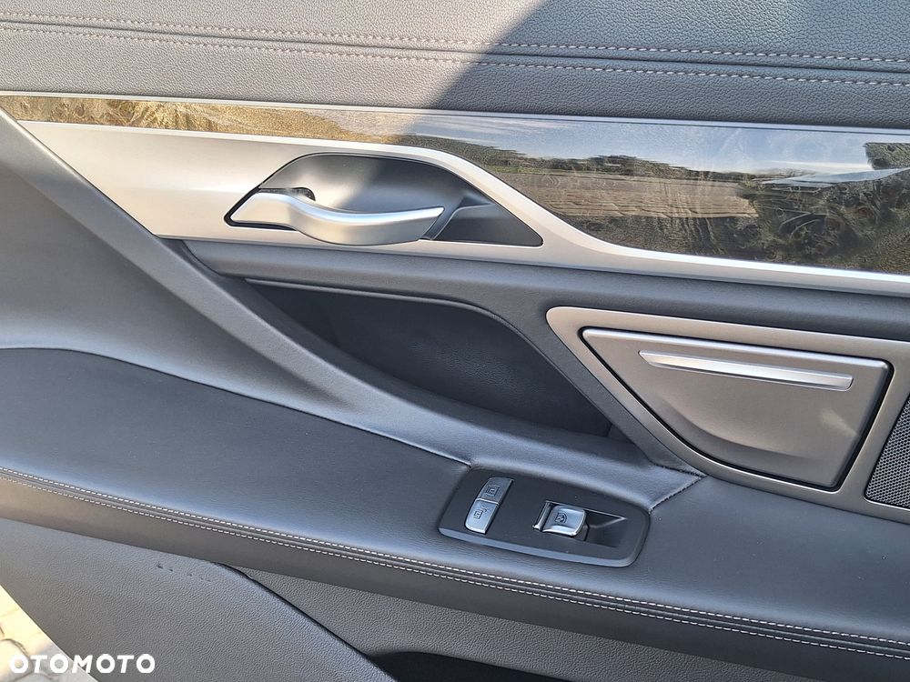 BMW Seria 7 750Li xDrive - 18